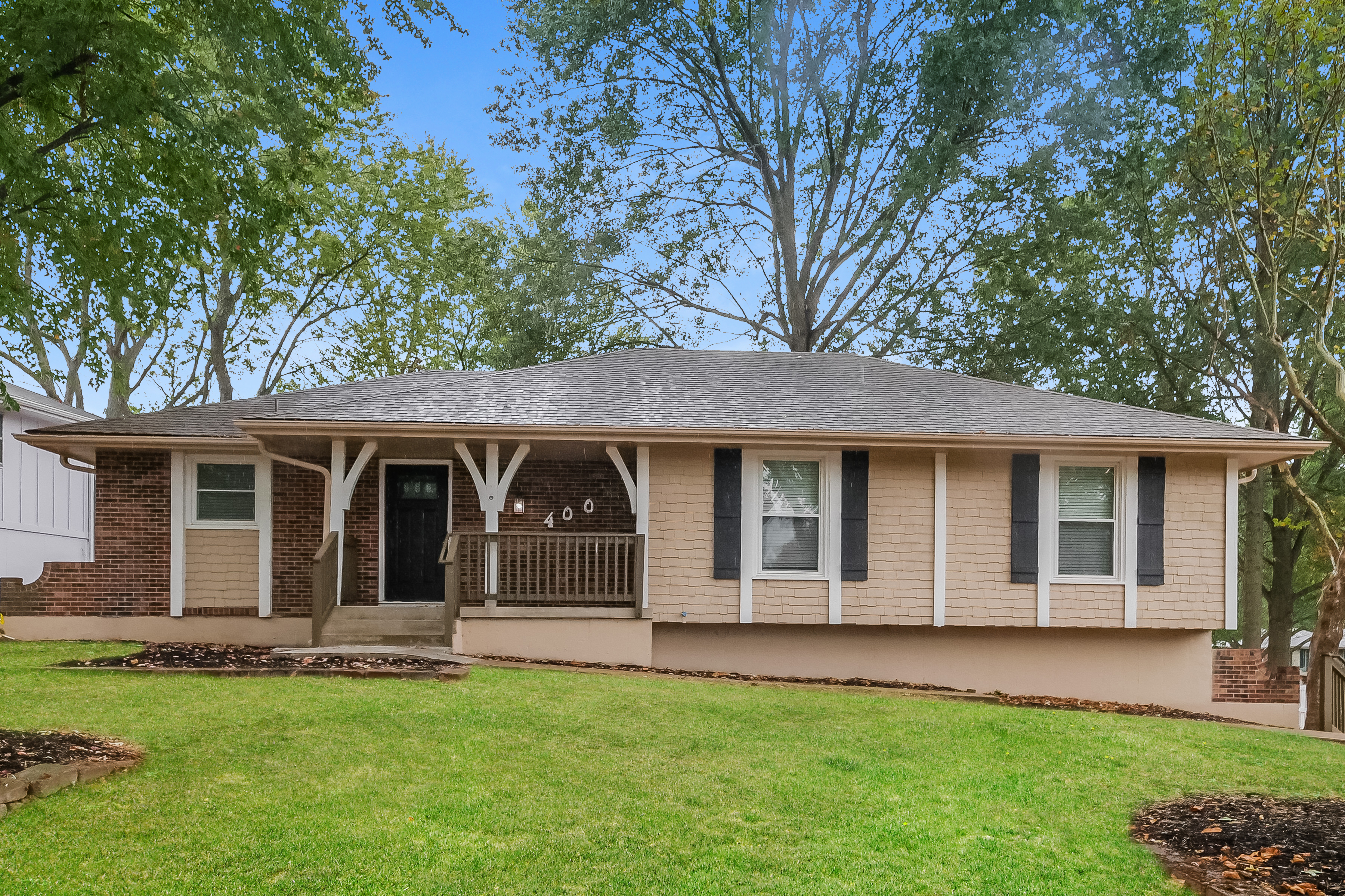 400 N E LEE DR BLUE SPRINGS, MO 64014